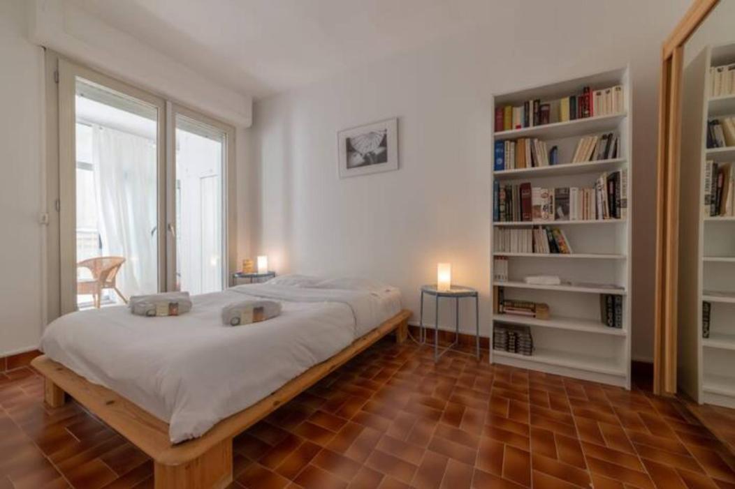 GRAND APPARTEMENT LUMINEUX POUR 2 à 4 PERSONNES A AVIGNON INTRA-MUROS WiFI GRATUIT Exterior foto