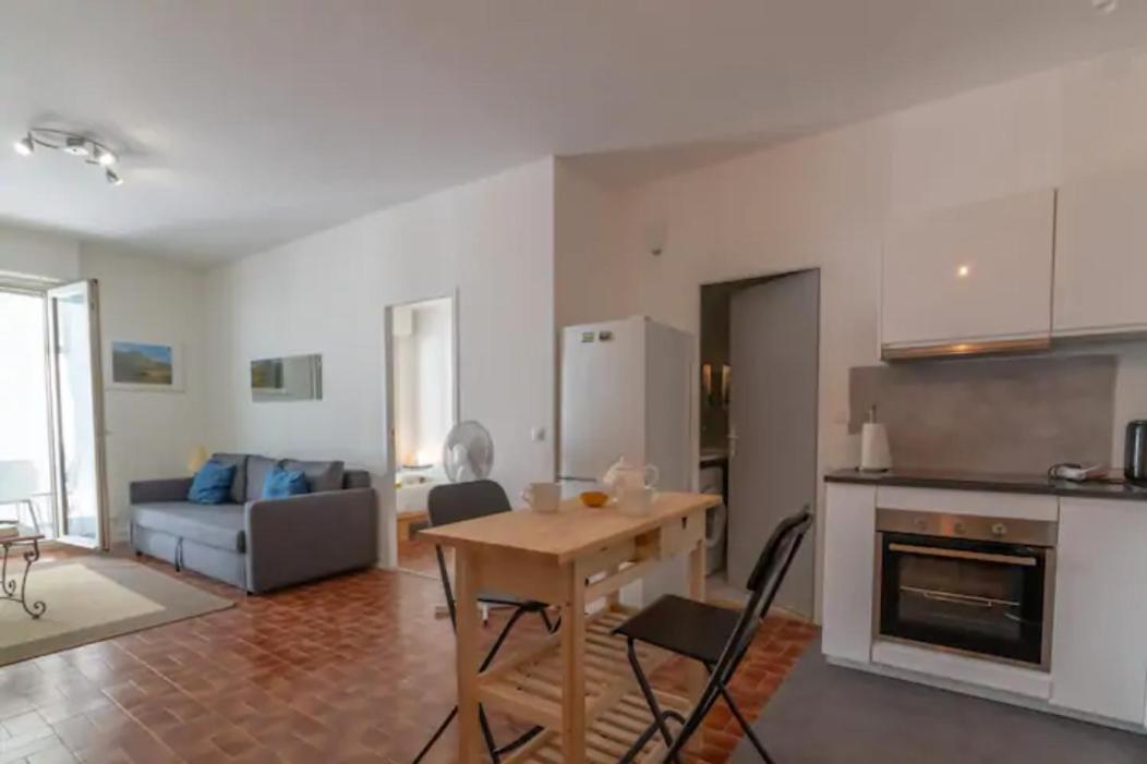 GRAND APPARTEMENT LUMINEUX POUR 2 à 4 PERSONNES A AVIGNON INTRA-MUROS WiFI GRATUIT Exterior foto