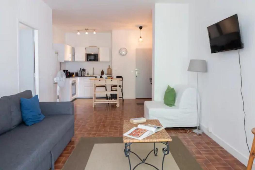 GRAND APPARTEMENT LUMINEUX POUR 2 à 4 PERSONNES A AVIGNON INTRA-MUROS WiFI GRATUIT Exterior foto