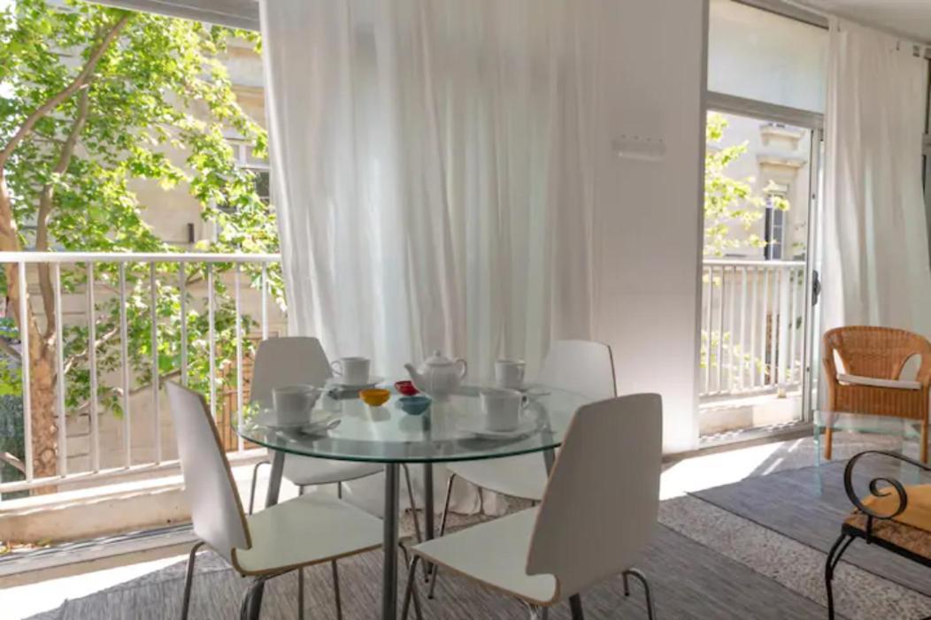 GRAND APPARTEMENT LUMINEUX POUR 2 à 4 PERSONNES A AVIGNON INTRA-MUROS WiFI GRATUIT Exterior foto